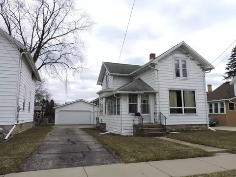 423 12th Ave, Oshkosh, WI 54902