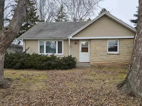 1695 Debra Ln, Green Bay, WI 54302