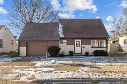 809 9th St, Menasha, WI 54952
