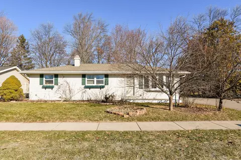 2400 Joan Ct, Kaukauna, WI 54130