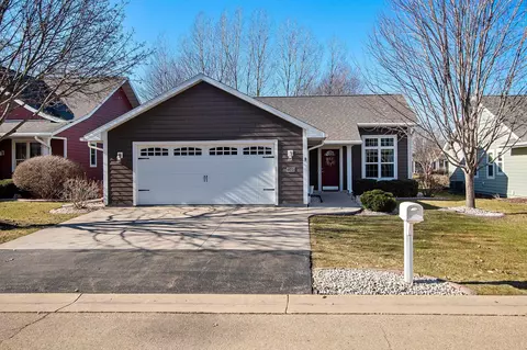 1144 Lake Breeze Ct, Menasha, WI 54952