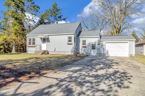 2514 E White Pine Rd, Green Bay, WI 54313