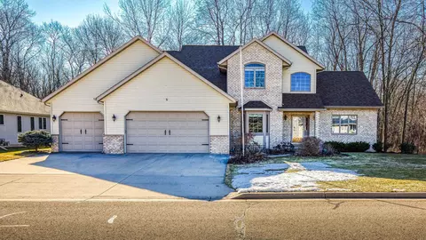 1562 Whitetail Dr, Neenah, WI 54956