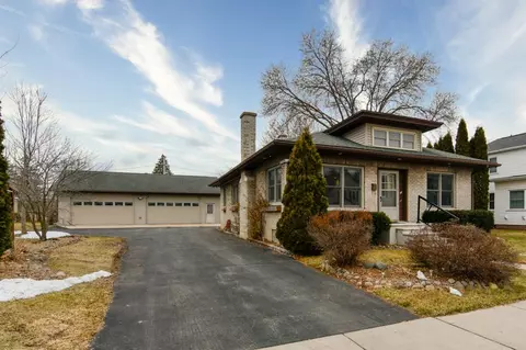 111 N Adams St, Oconto Falls, WI 54154