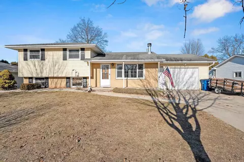 1128 Valley View Rd, Ashwaubenon, WI 54304