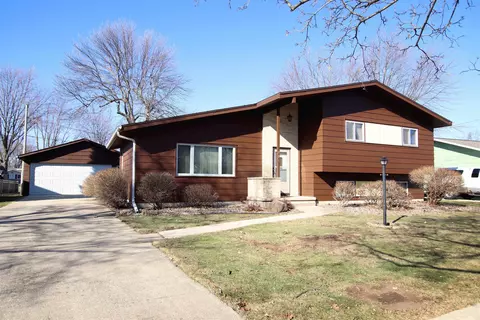 805 Forest Cir, Fond Du Lac, WI 54935