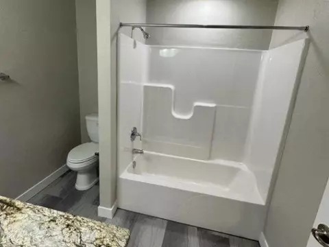 Bath - 4802 N Marlo Way #19, Appleton, WI 54913 photo 4 of 4