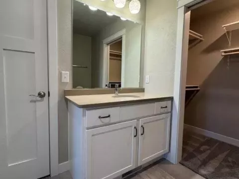 Bath - 4802 N Marlo Way #19, Appleton, WI 54913 photo 2 of 4