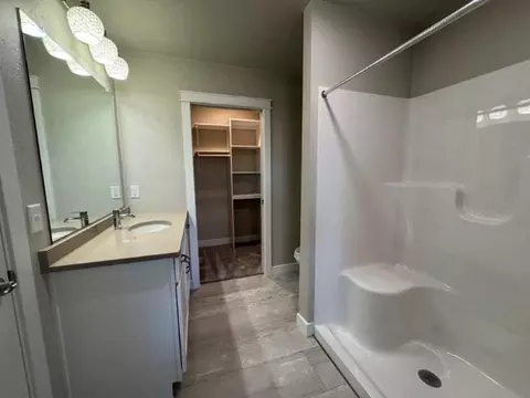 Bath - 4802 N Marlo Way #19, Appleton, WI 54913 photo 1 of 4