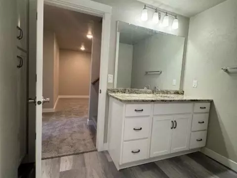 Bath - 4802 N Marlo Way #19, Appleton, WI 54913 photo 3 of 4
