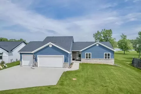 2448 Lake Cottage Ct, Menasha, WI 54952