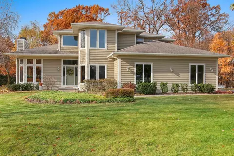 1425 Navajo Trl, Green Bay, WI 54313