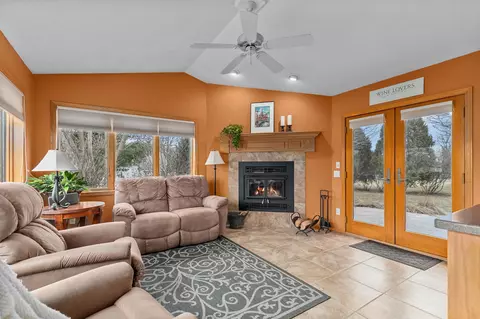 Living - n9129 Mountainash Lane, Appleton, WI 54915 photo 2 of 4