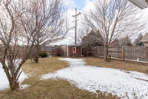 Exterior - 4815 N Apple Rd, Appleton, WI 54913 photo 3 of 8