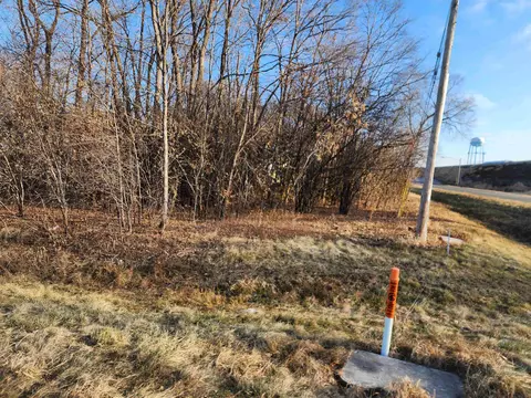 851 American Dr, Neenah, WI 54956