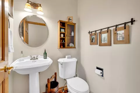 Bath - 400 E Wayfarer Ln, Appleton, WI 54913 photo 5 of 6