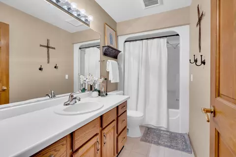 Bath - 400 E Wayfarer Ln, Appleton, WI 54913 photo 6 of 6