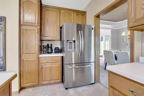 Kitchen - 400 E Wayfarer Ln, Appleton, WI 54913 photo 5 of 8