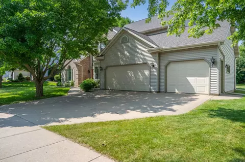 Exterior - 400 E Wayfarer Ln, Appleton, WI 54913 photo 21 of 27