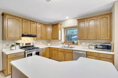 Kitchen - 400 E Wayfarer Ln, Appleton, WI 54913 photo 2 of 8