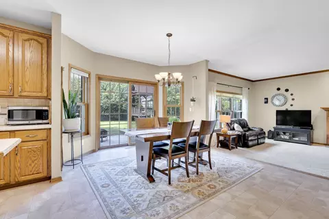 Dining - 400 E Wayfarer Ln, Appleton, WI 54913 photo 5 of 5