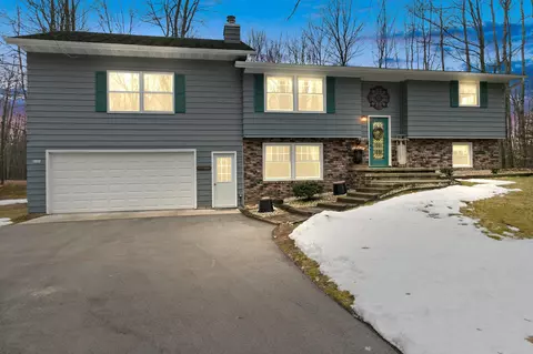 6561 Lils Ln, Abrams, WI 54101