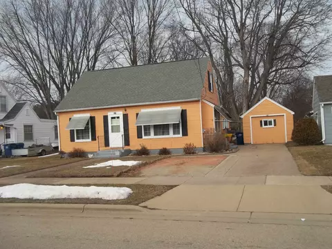 146 10th St, Clintonville, WI 54929