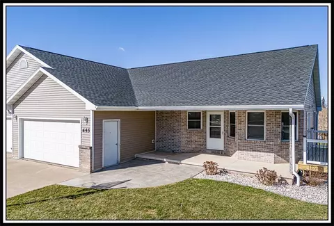 645 Shy Ln, Hortonville, WI 54944
