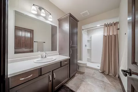 Bath - 219 E Bluewater Way, Appleton, WI 54913 photo 5 of 5