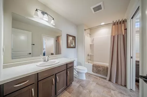 Bath - 219 E Bluewater Way, Appleton, WI 54913 photo 2 of 5