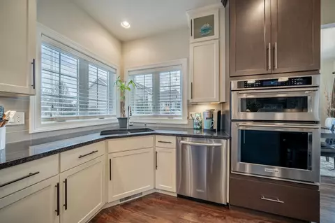 Kitchen - 219 E Bluewater Way, Appleton, WI 54913 photo 5 of 7