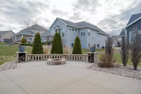 Exterior - 219 E Bluewater Way, Appleton, WI 54913 photo 8 of 12
