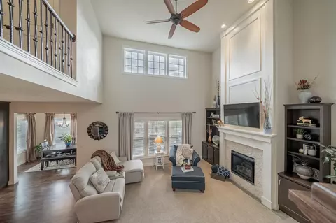 Living - 219 E Bluewater Way, Appleton, WI 54913 photo 6 of 7