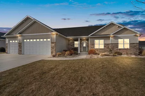 1944 Big Bend Dr, Neenah, WI 54956