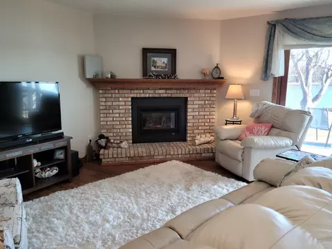 Living - 2486 Stroebe Island Dr, Appleton, WI 54914 photo 2 of 3