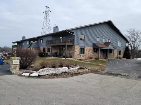 Exterior - 2486 Stroebe Island Dr, Appleton, WI 54914 photo 2 of 6