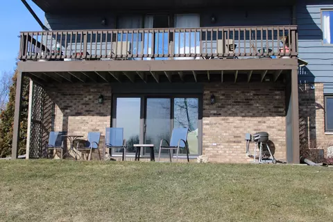 Exterior - 2486 Stroebe Island Dr, Appleton, WI 54914 photo 3 of 6