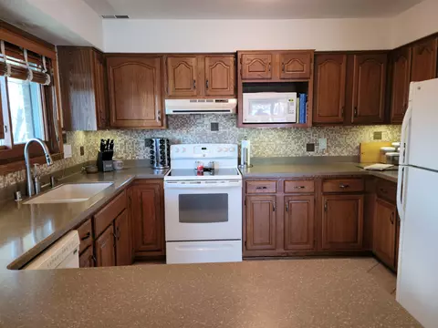Kitchen - 2486 Stroebe Island Dr, Appleton, WI 54914 photo 3 of 3