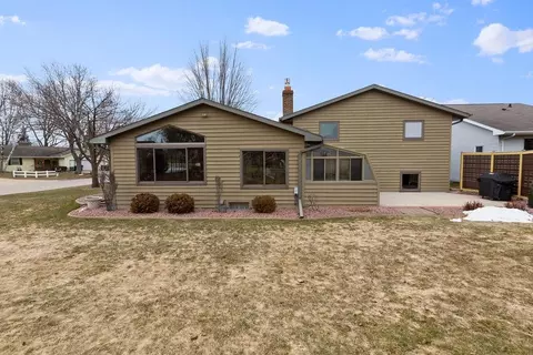 Exterior - 21 Sunray Ct, Appleton, WI 54915 photo 4 of 7