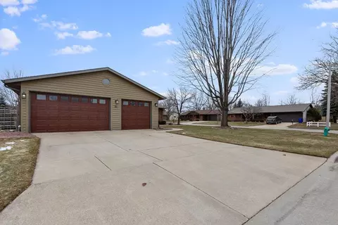 Exterior - 21 Sunray Ct, Appleton, WI 54915 photo 7 of 7