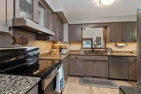 Kitchen - 21 Sunray Ct, Appleton, WI 54915 photo 2 of 3