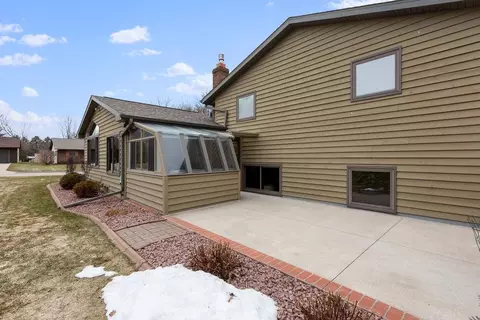 Exterior - 21 Sunray Ct, Appleton, WI 54915 photo 5 of 7