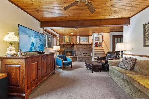 Living - 21 Sunray Ct, Appleton, WI 54915 photo 5 of 6