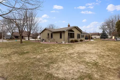 Exterior - 21 Sunray Ct, Appleton, WI 54915 photo 3 of 7