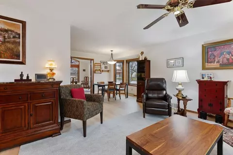 Living - 21 Sunray Ct, Appleton, WI 54915 photo 3 of 6