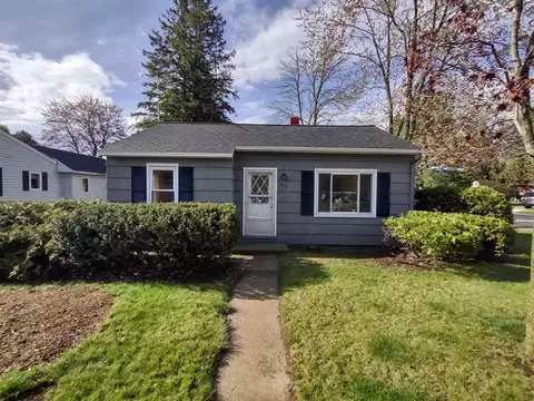 1713 30th Ave, Menominee, MI 49858
