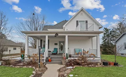 322 S Main St, Mishicot, WI 54228
