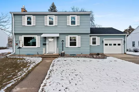 1270 Marian Ln, Green Bay, WI 54304
