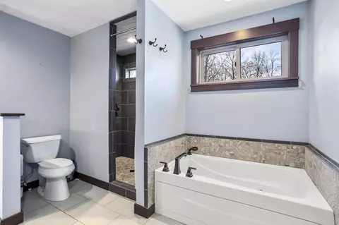 Bath - 2831 Winnegamie Dr, Appleton, WI 54914 photo 2 of 6