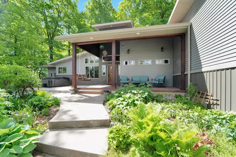 Exterior - 2831 Winnegamie Dr, Appleton, WI 54914 photo 5 of 14